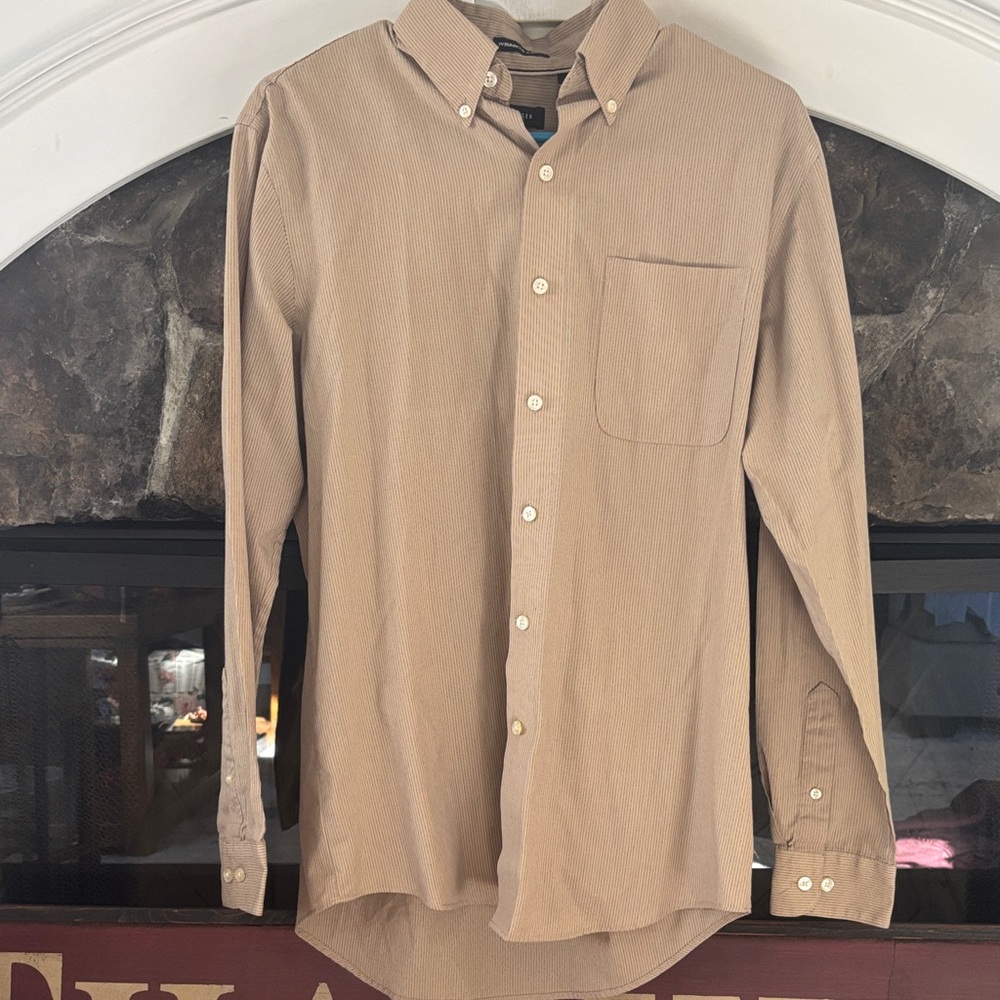 Mens Van Heusen Casual Tan Button-Down Shirt size Small